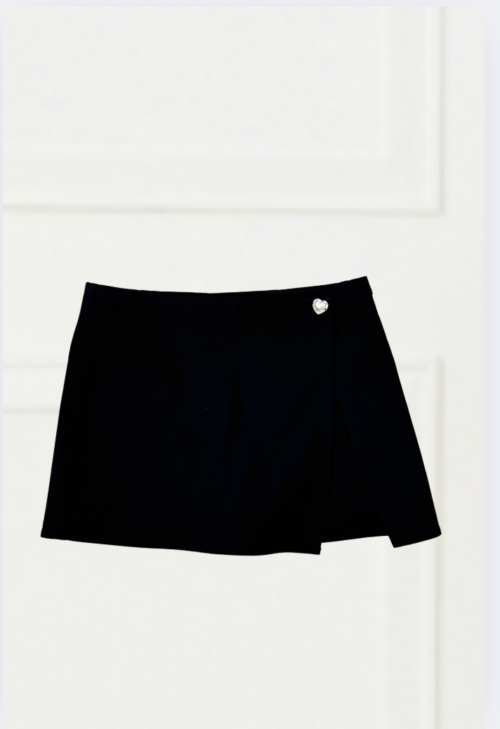 TH | Dani Black Skort w/Silver Heart